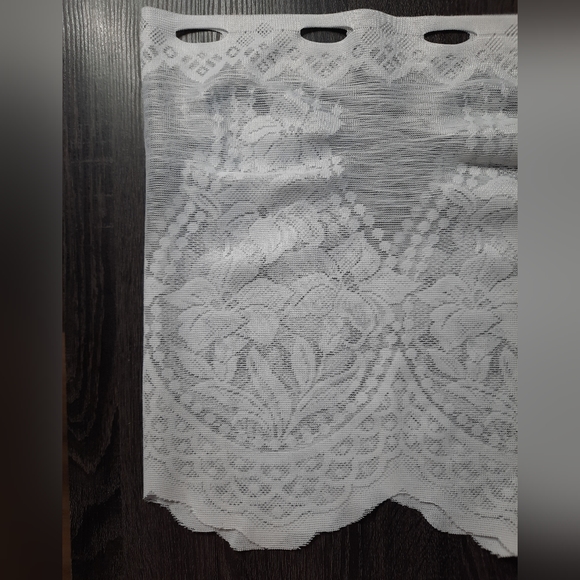 Vintage Pair of Floral Lace Valance Curtains - Picture 3 of 6